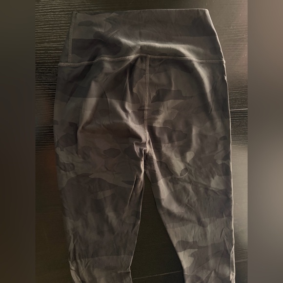 ALO Yoga Women's Black Camo Leggings - Picture 2 of 3